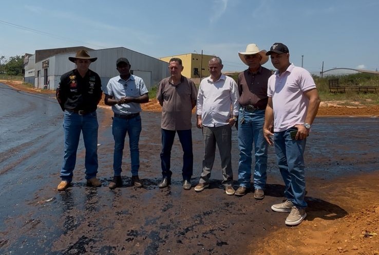 Câmara Municipal fiscaliza a pavimentação do Setor H.