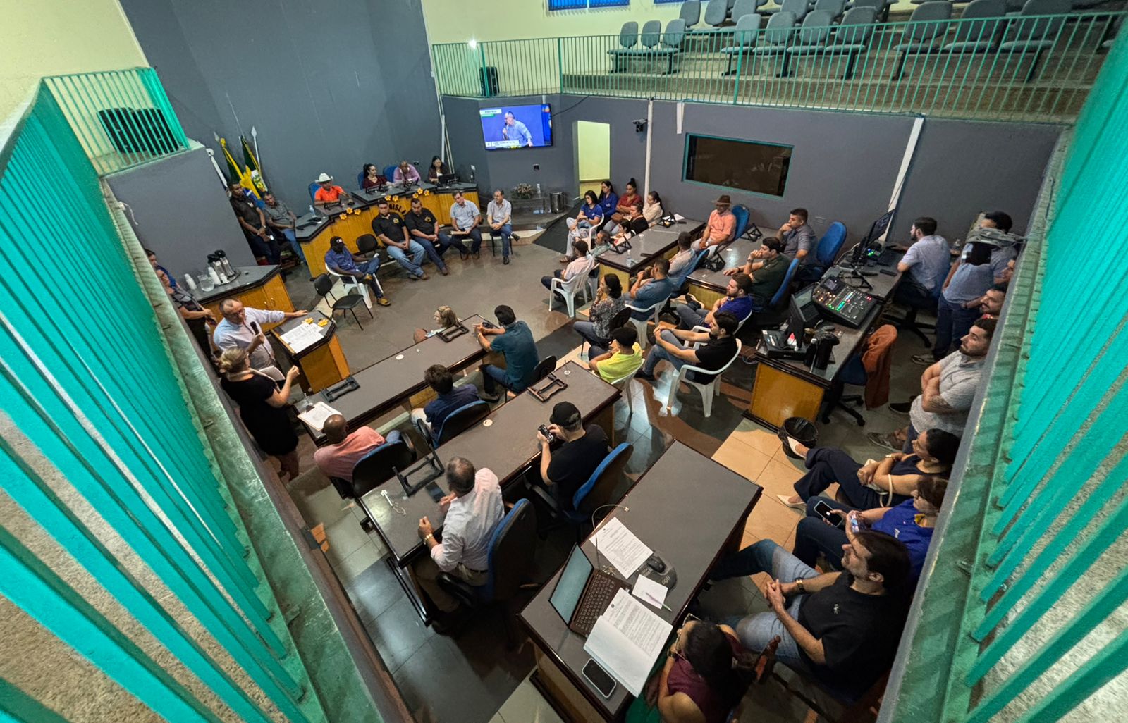 Câmara Municipal se reúne com comerciantes juinenses para discutir o Projeto de Lei Ordinária nº 9/2026.