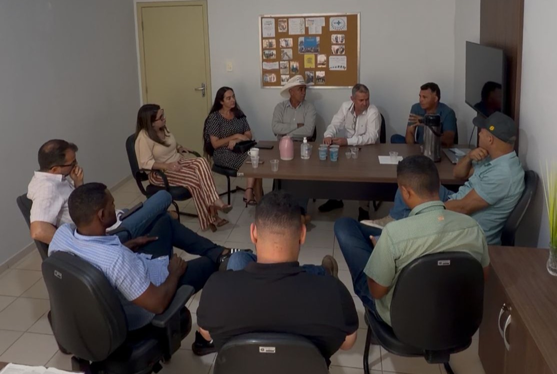 Câmara Municipal se reúne com Secretária de Saúde e Poder Executivo.