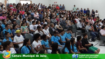 Plenário da Câmara de vereadores fica lotado para audiência pública sobre suicídio em Juína