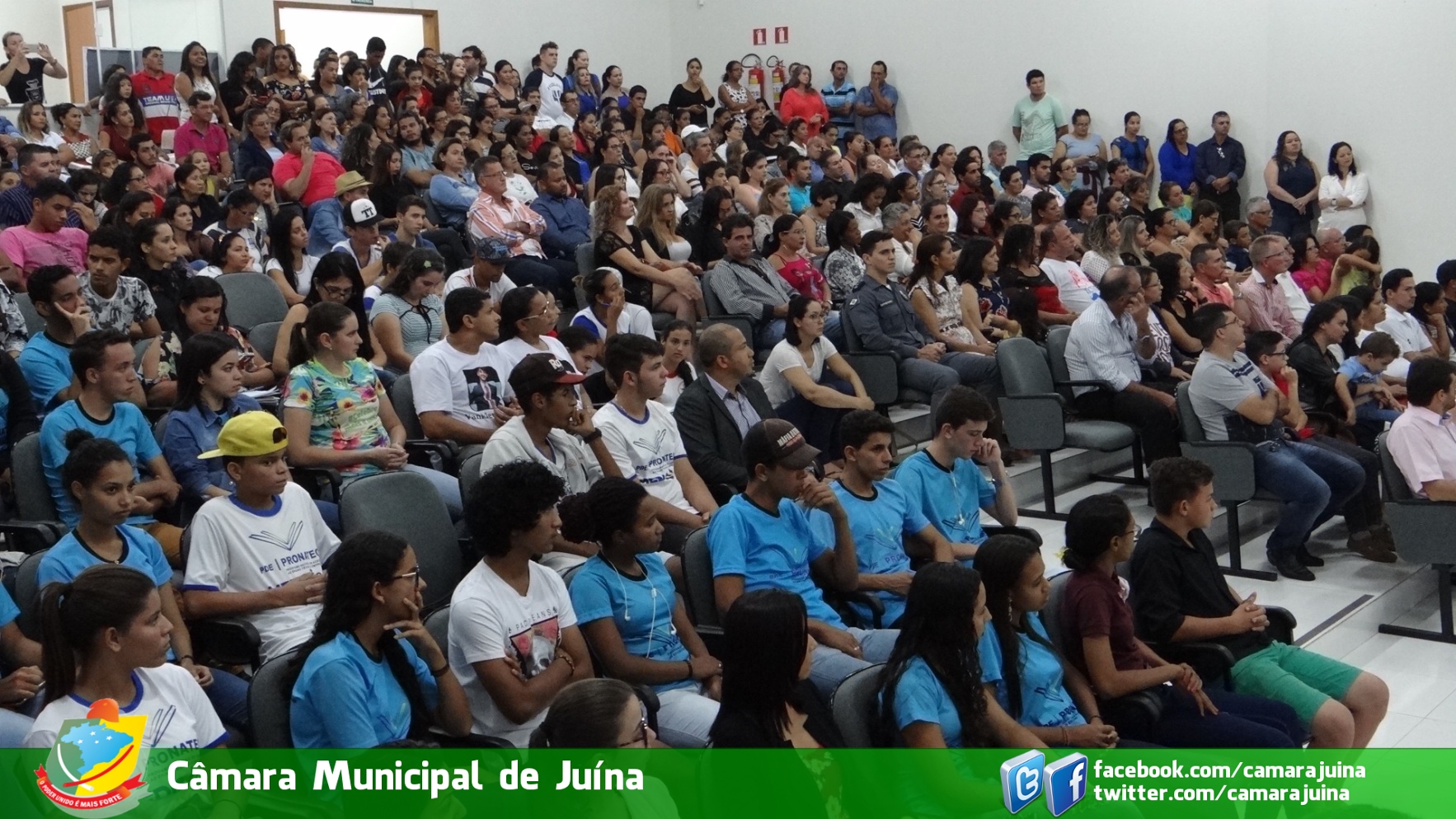 Plenário da Câmara de vereadores fica lotado para audiência pública sobre suicídio em Juína
